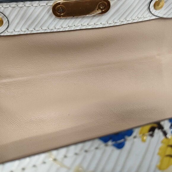 Limited Edition Louis Vuitton  Epi Romantic Blossom Essential Trunk White - Picture 6 of 10